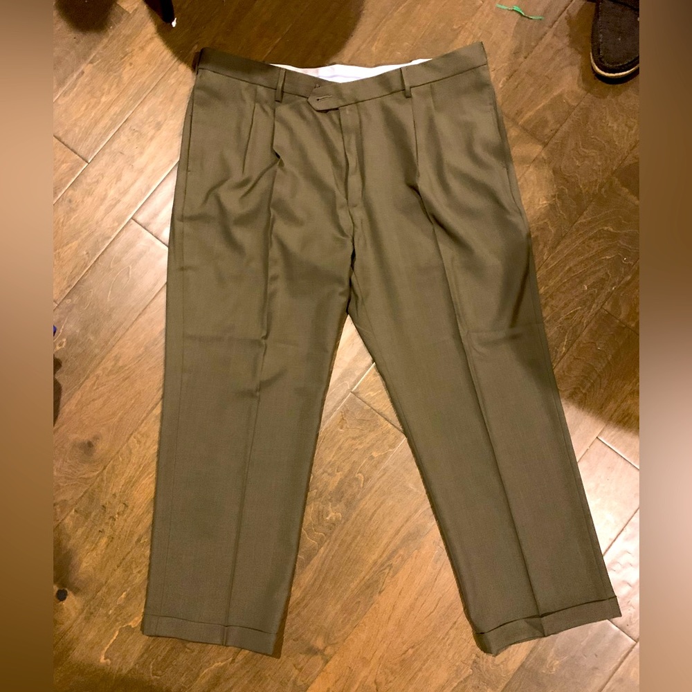 REDUCED!  Men’s Haggar 42x29 Dark Khaki Dress Pants. New without tag